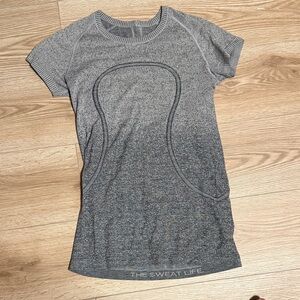 lululemon athletica Gray Short Sleeve Tee